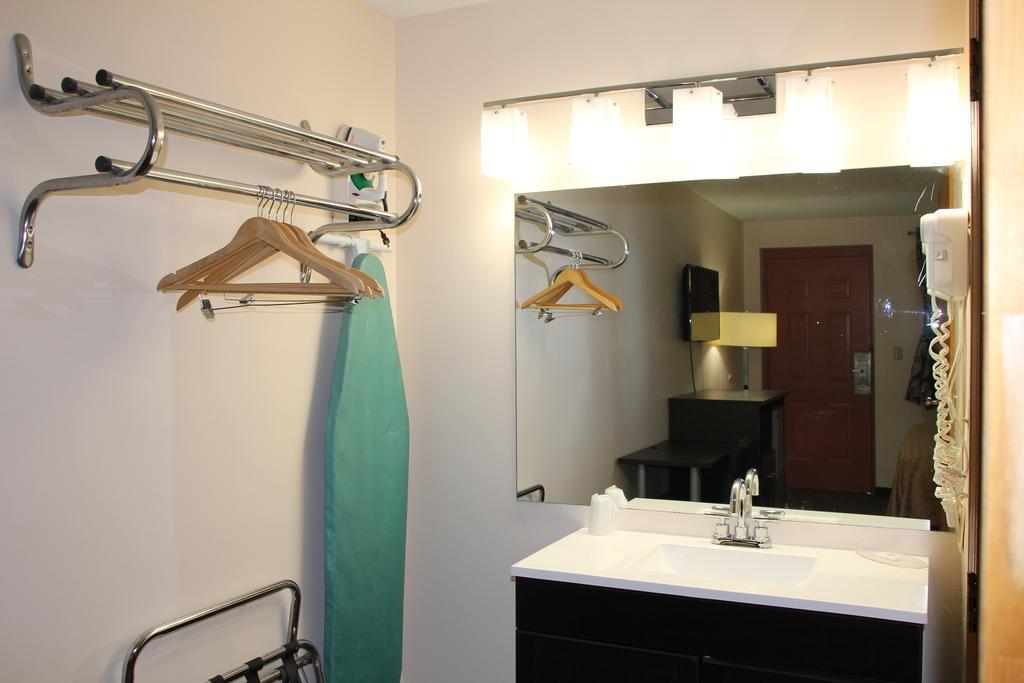 Sterling Inn Near Iag Airport Niagara Falls Extérieur photo